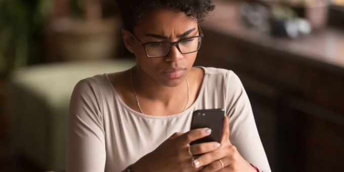 Skepsis bei Nachrichten einer unbekannten Nummer? Dank Messenger-Betrugsversuchen ist sie häufig angebracht. Skepsis bei Nachrichten einer unbekannten Nummer? Dank Messenger-Betrugsversuchen ist sie häufig angebracht.