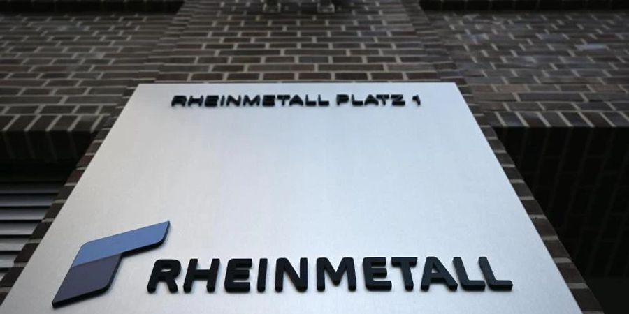 Die Aussicht auf milliardenschwere Bestellungen hat den Aktien von Rüstungsunternehmen wie Rheinmetall in einem wegen des Ukraine-Kriegs schwachen Markt Rückenwind verliehen. Foto: Federico Gambarini/dpa