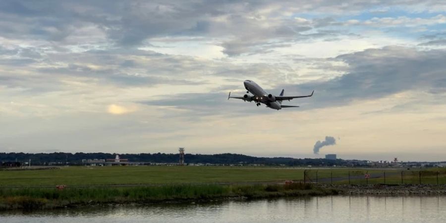 Startendes Flugzeug.