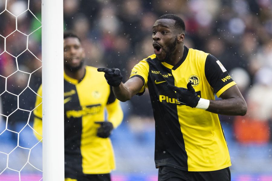 Wilfried Kanga trifft für YB zum 2:2 gegen den FC Basel.