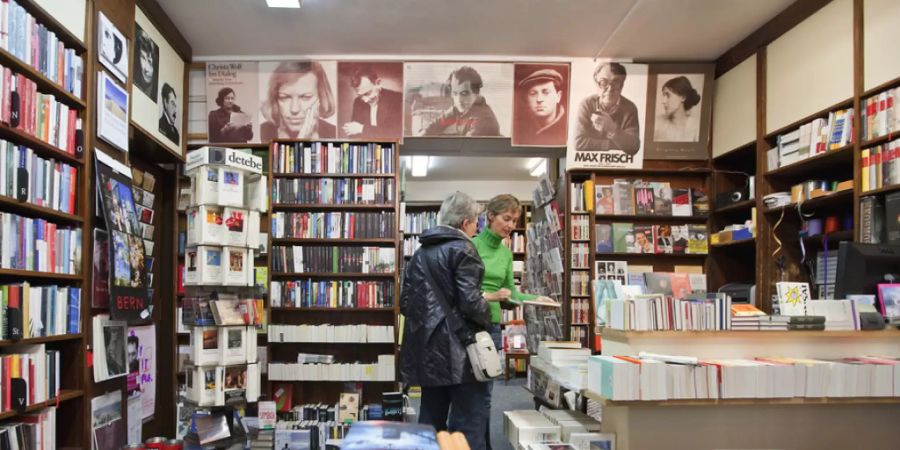 Die Nachfrage nach Krimis ist in Deutschschweizer Buchhandlungen ungebrochen. Das war auch 2021 so. Überraschend ist indes, dass unter den zehn meistverkauften Büchern sechs Werke aus einer Schweizer Feder zu finden sind. (Archivbild)