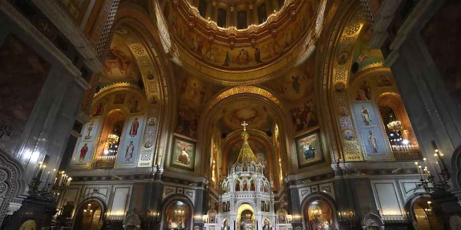 Der russisch-orthodoxe Patriarch Kirill hält die Weihnachtsmesse in Moskaus Christ-Erlöser-Kathedrale. Foto: Alexander Zemlianichenko/AP/dpa