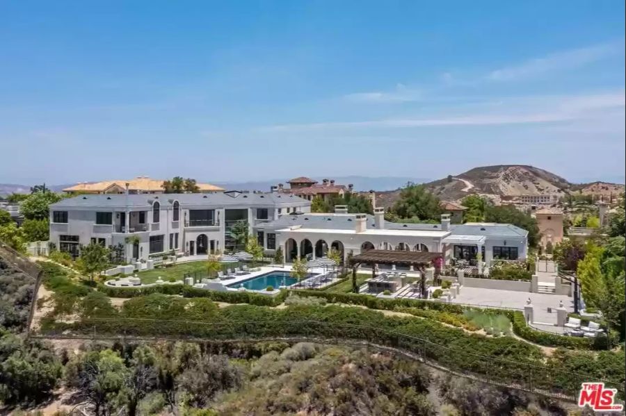 Ex-NFL-Star Clay Matthews verkauft sein Mega-Anwesen in Calabasas, Kalifornien.