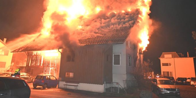 Diepoldsau SG - Mann rettet sich mit Sprung aus Fenster vor Flammen