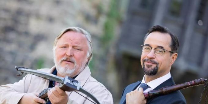 Jan Josef Liefers (r) und Axel Prahl bei den Dreharbeiten zur «Tatort»-Folge «Es lebe der König». Foto: Rolf Vennenbernd/dpa Jan Josef Liefers (r) und Axel Prahl bei den Dreharbeiten zur «Tatort»-Folge «Es lebe der König». Foto: Rolf Vennenbernd/dpa