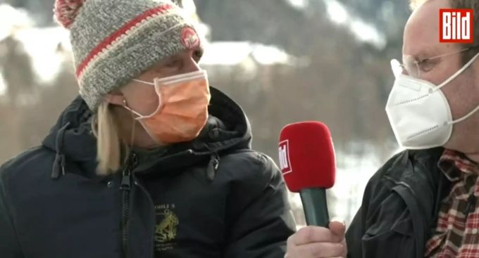 Der «Bild»-Reporter spricht mit Gina Wohli, von Wohlis Pferdehof in Pontresina GR über Angela Merkel. Bild Pontresina Angela Merkel