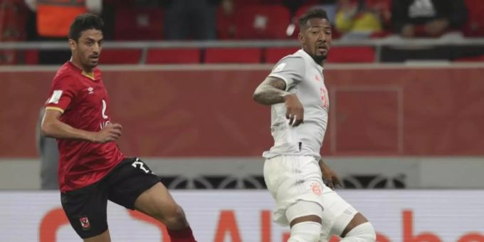 Reiste aus privaten Gründen aus Katar ab: Jérôme Boateng (r). Foto: Hussein Sayed/AP/dpa Reiste aus privaten Gründen aus Katar ab: Jérôme Boateng (r). Foto: Hussein Sayed/AP/dpa