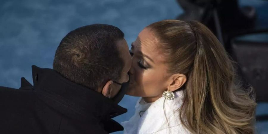 Die Sängerin Jennifer Lopez und der ehemalige Baseballspieler Alex Rodriguez wollen heiraten. Foto: Caroline Brehman/Pool CQ Roll Call/AP/dpa