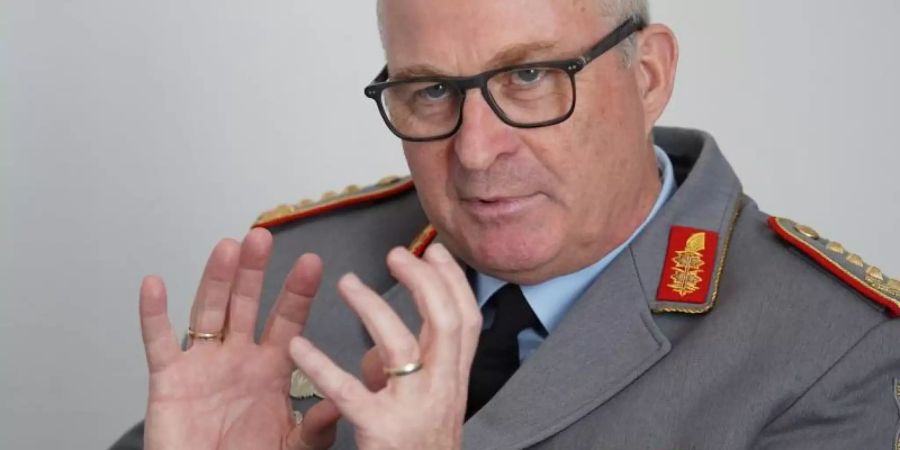 Der Generalinspekteur der Bundeswehr, Eberhard Zorn, rechnet wegen der Corona-Krise mit weniger Geld im Verteidigungshaushalt. Foto: Jörg Carstensen/dpa/Archiv