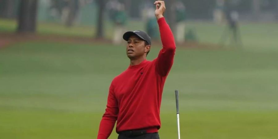 Tiger Woods erlebte am 12. Loch ein Desaster. Foto: Chris Carlson/AP/dpa