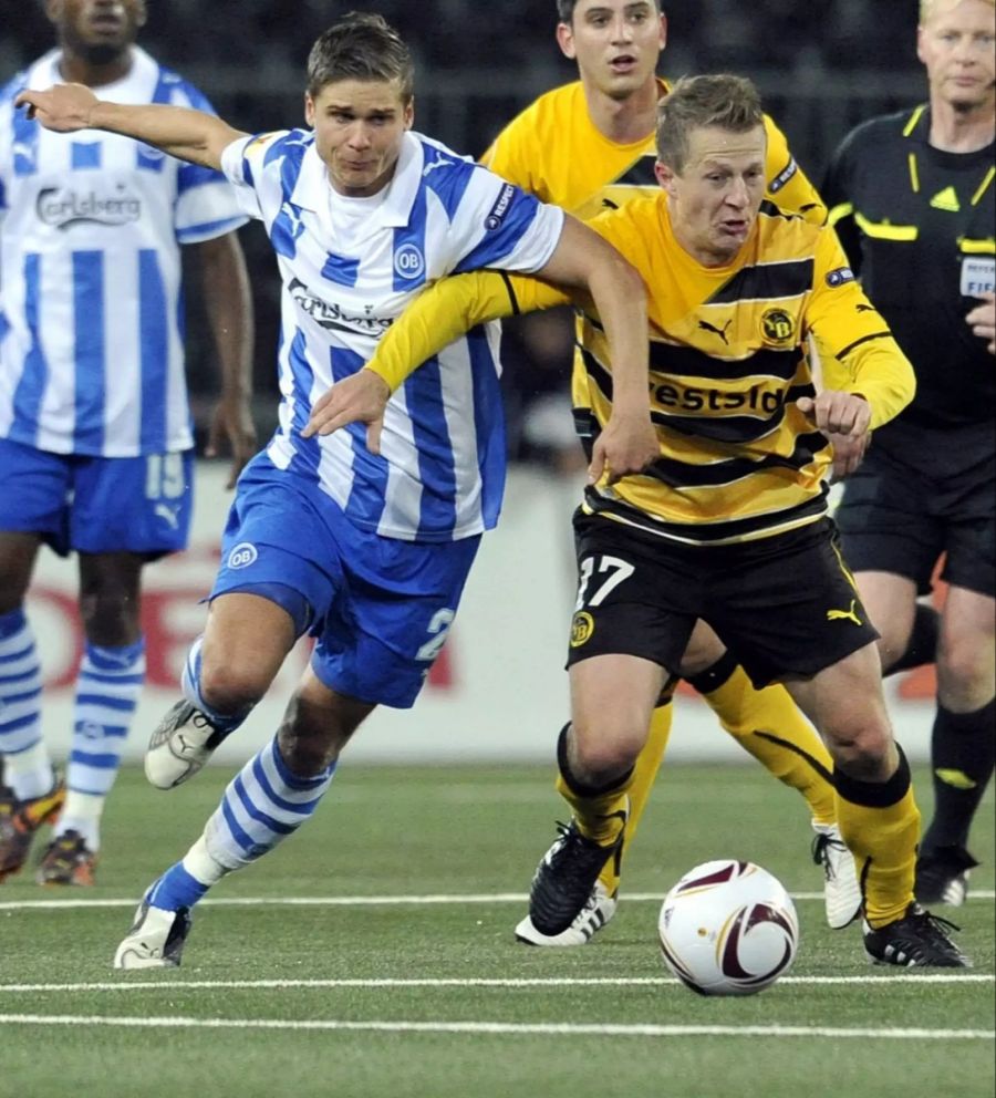 Rurik Gislason hat keine glamouröse Karriere hinter sich. Der Isländer spielte unter anderen für Kopenhagen, Nürnberg und Sandhausen. Im Bild ist er für Odense im Einsatz gegen YB und Christoph Spycher in der Europa League 2010.