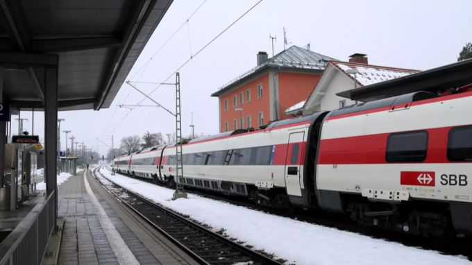 Die Schweizerische Bundesbahnen warnt vor Störungen aufgrund des Schnees. schweizerische bundesbahnen