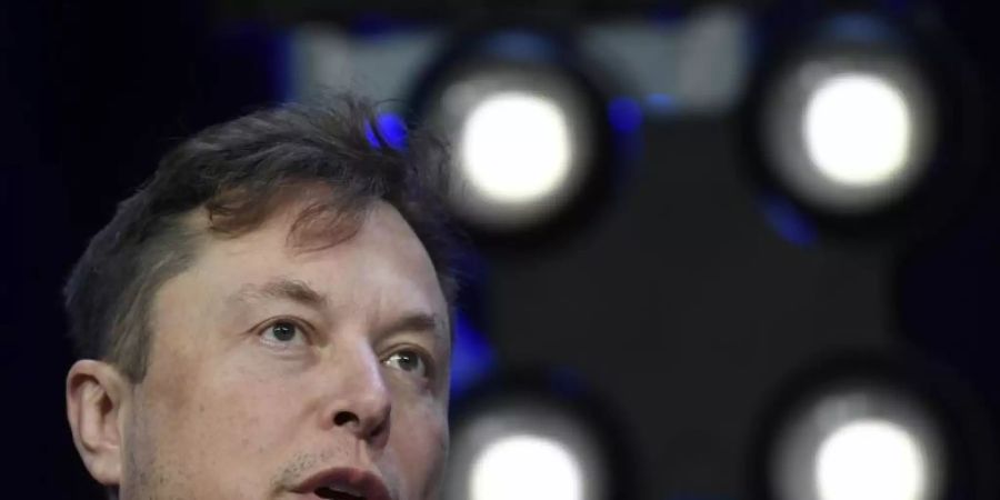 Beiläufiger Hashtag, grosse Wirkung: Tesla-Gründer Elon Musk hat in den vergangenen Wochen mehrfach mit Tweets Börsenkurse beeinflusst. Foto: Susan Walsh/AP/dpa