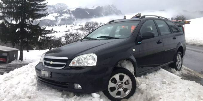 Ein 42-jähriger Autofahrer hat auf der Wildhauserstrasse einen Selbstunfall verursacht.
