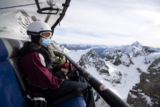Eine Snowboarderin auf dem Titlis in Engelberg, 10. November 2020. Titlis Engelberg Ski