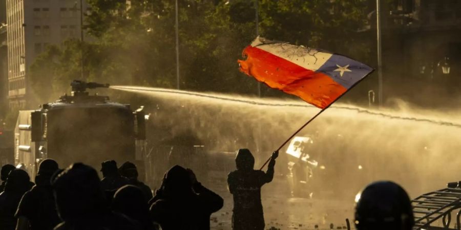 Zusammenstösse zwischen Demonstranten und Polizei in Chile