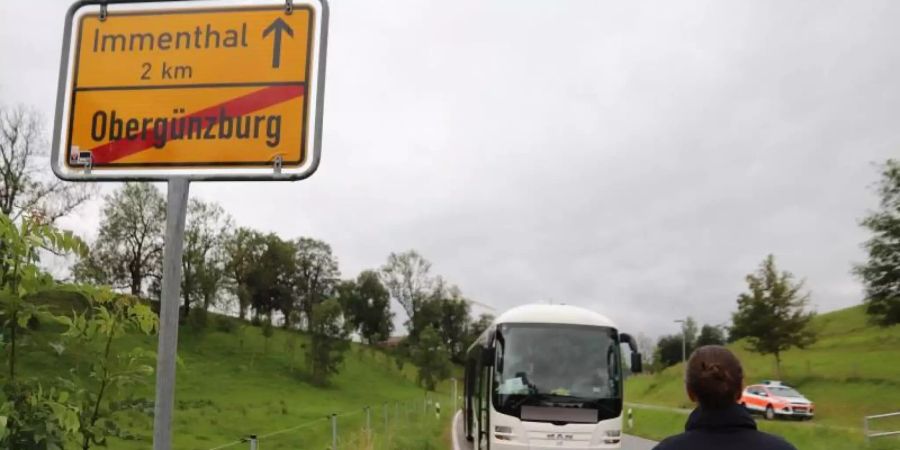 Vor den Augen anderer Passagiere erstach ein Mann im vergangenen Sommer in einem Bus seine getrennt lebende Ehefrau. Foto: Benjamin Liss/dpa