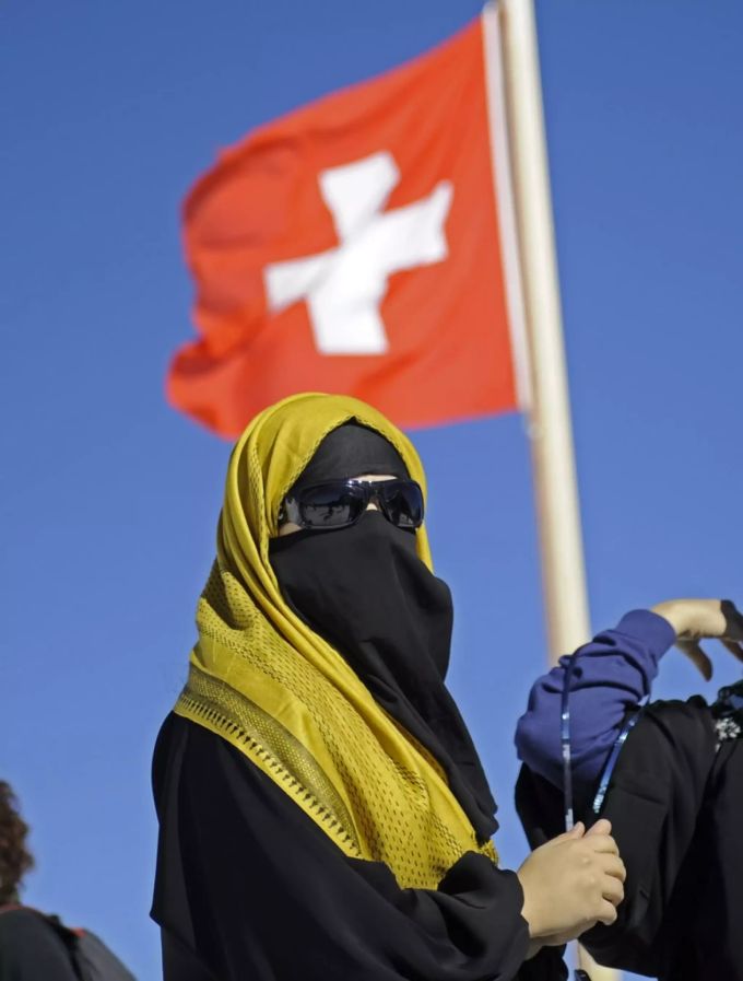 Begegnungen mit verhüllten Personen sind in der Schweiz selten und betreffen hauptsächlich Touristinnen. Verhüllungsverbot