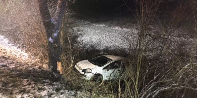 Der Fahrzeuglenker verletzte sich leicht. Unfall