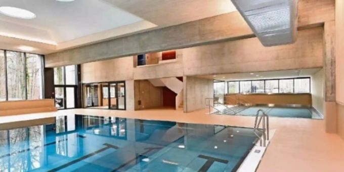 Das Hallenbad der Kantonsschule Olten. Olten