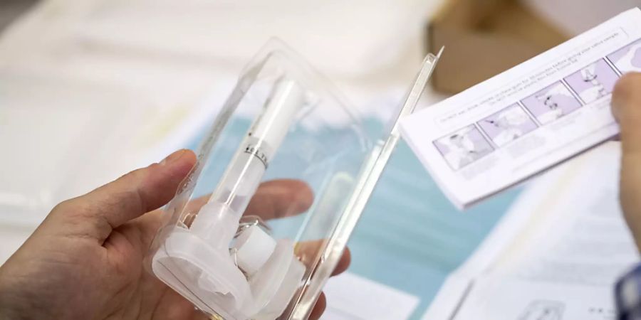 Zubehör für einen Coronavirus-Selbsttest. (Archivbild)