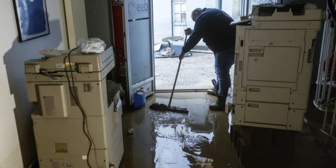 In Nordfrankreich herrscht weiter Überschwemmungsgefahr. Nordfrankreich Überschwemmung