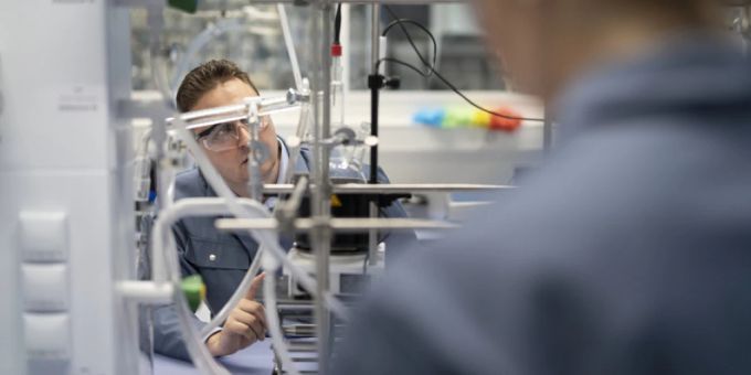 In den Laboren von Lonza in Visp (VS) wurde Impfstoff gegen Covid-19 hergestellt. (Archivbild) Impfstoff