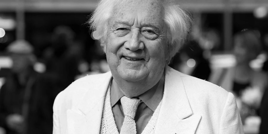 ARCHIV - Der Regisseur Rainer Erler bei der Verleihung des Deutschen Regiepreises. Der Filmemacher ist im Alter von 90 Jahren gestorben. Foto: Tobias Hase/dpa