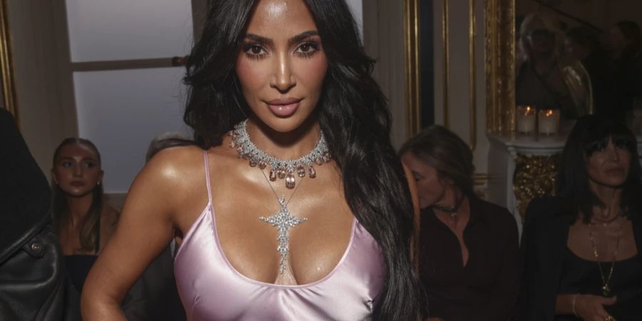 kim kardashian nippel bh