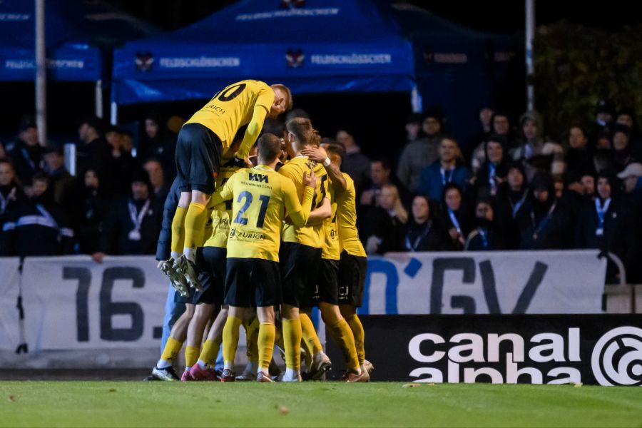 Die Spieler von Delémont feiern das Tor zum 1:0 gegen den FC Luzern.