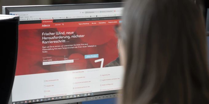 Die Adecco Group vermittelt Arbeitsplätze zwischen Arbeitgebern und Bewerbern. (Archivbild) adecco