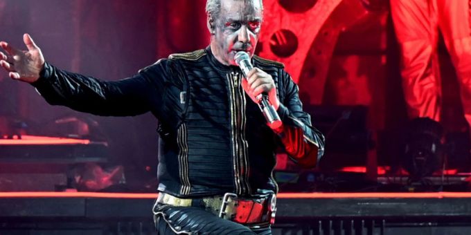 ARCHIV - Die Band Rammstein und ihr Frontsänger Till Lindemann haben für 2024 eine Tour angekündigt. Foto: Malte Krudewig/dpa ARCHIV - Die Band Rammstein und ihr Frontsänger Till Lindemann haben für 2024 eine Tour angekündigt. Foto: Malte Krudewig/dpa
