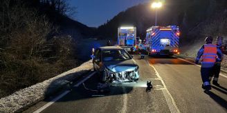 Ein Verletzter - Zwei Unfälle auf der vereisten Strasse in Röschenz BL