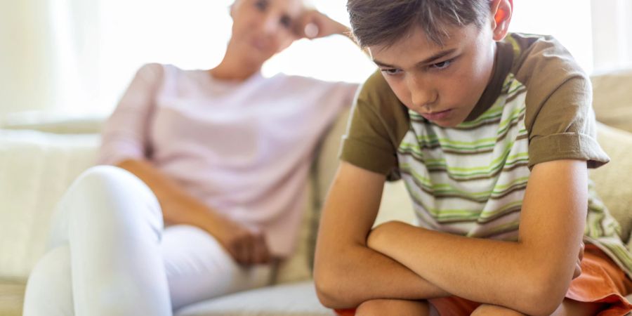 Kinder spüren oft, wenn Eltern unter Stress und Druck leiden, sodass sich die Stimmung überträgt.