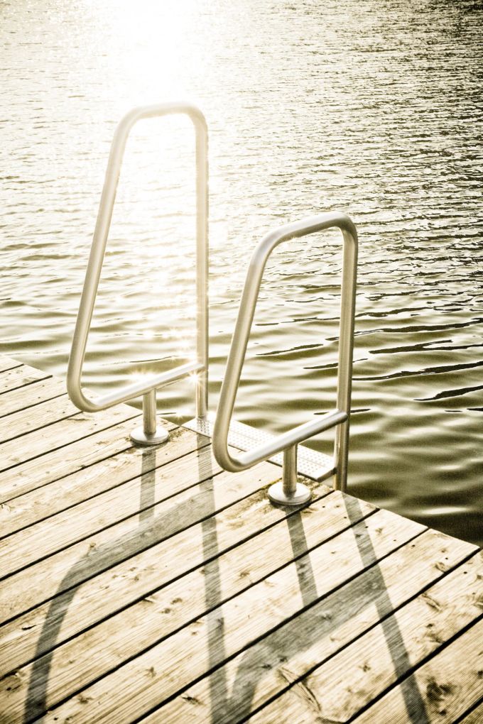In den meisten anderen Badis am Zürichsee zahlen 6- bis 16-Jährige keinen Eintritt. (Symbolbild) badi richterswil eintritt kinder