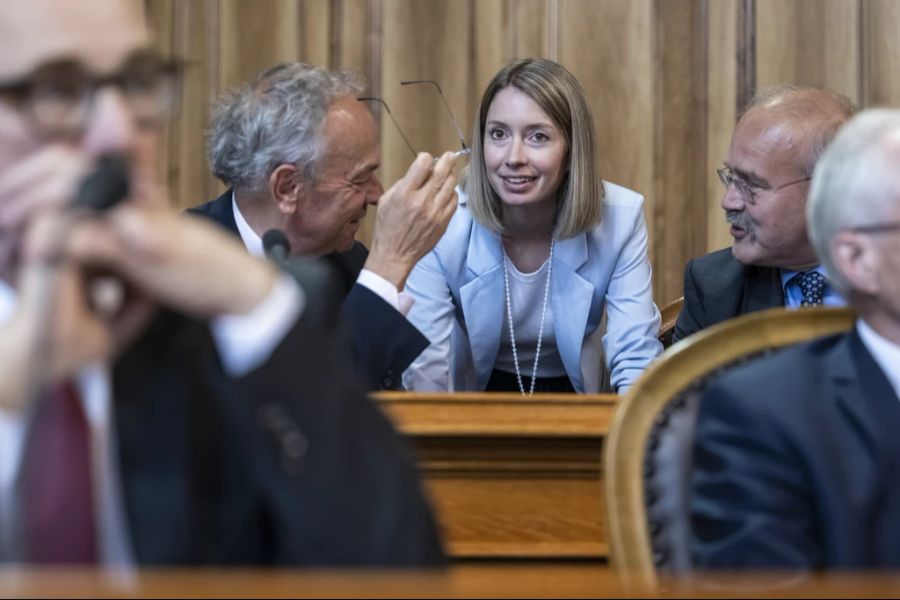 Unter der Leitung von FDP-Ständerätin Johanna Gapany zieht die Finanzkommission des Ständerats die Wiedereinführung einer Bundessteuer für die Landesverteidigung in Betracht. (Archivbild)