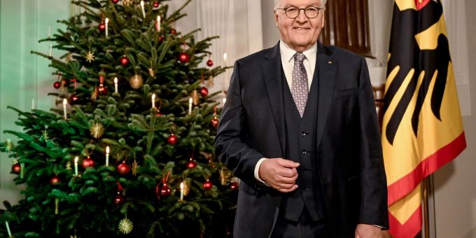 «Unsere Verfassung ist etwas, worauf wir stolz sein dürfen», sagt Bundespräsident Frank-Walter Steinmeier «Unsere Verfassung ist etwas, worauf wir stolz sein dürfen», sagt Bundespräsident Frank-Walter Steinmeier