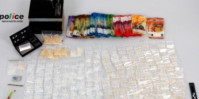 Die Neuenburger Polizei beschlagnahmt Crystal Meth im Wert von 75'000 Franken. Drogenfund Neuenburg