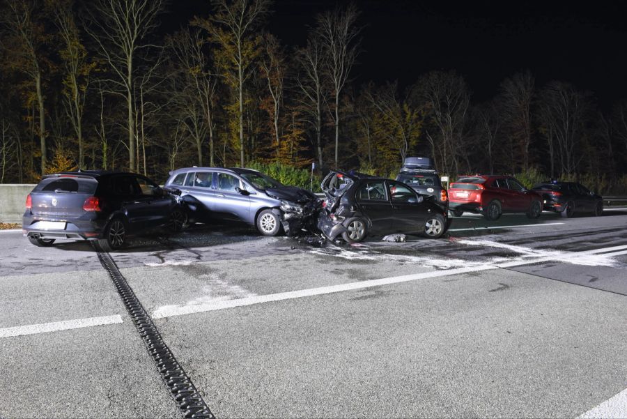 Heftige Kollision auf der A2 bei Sempach.