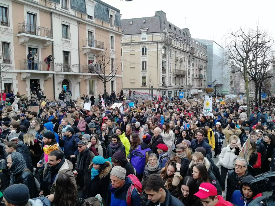 Um 10.30 Uhr startete der Streik am Bahnhof Lausanne.