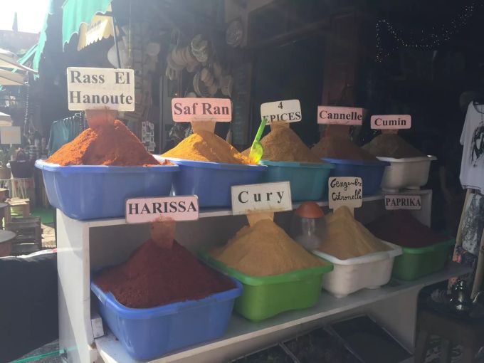 In Tel Aviv finden Sie eine grosse Auswahl an Gewürzen. Gewürzmarkt