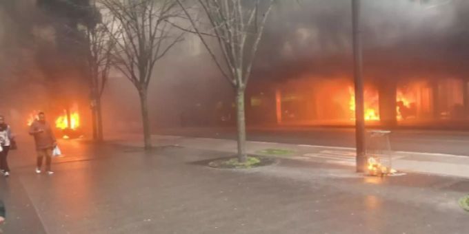 Feuer Im Bahnhof Gare De Lyon Ausgebrochen
