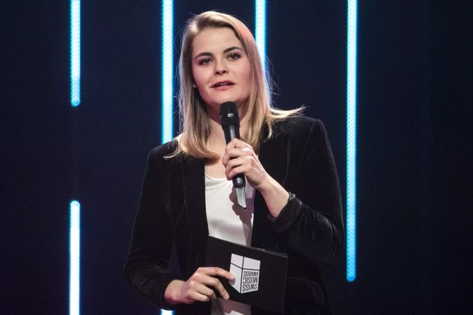 Moderatorin und Stand Up Comedian Hazel Brugger brachte die Halle zum Lachen. coronavirus