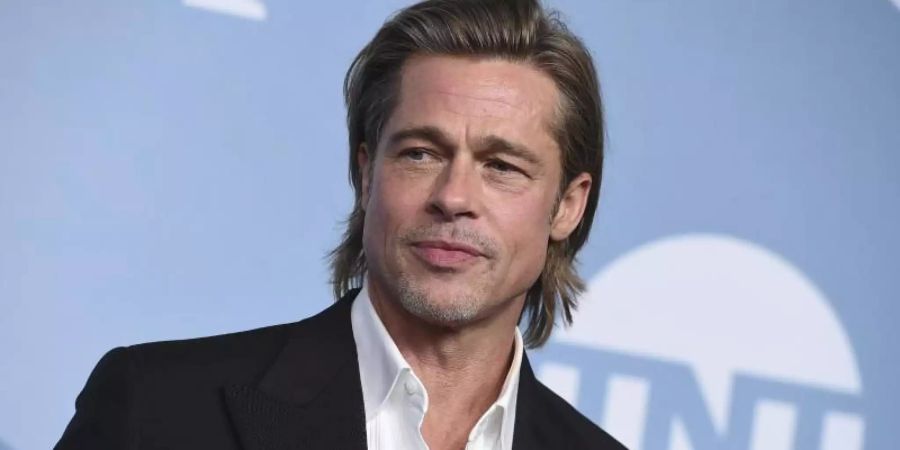 Brad Pitt hat einen SAG Award als bester Nebendarsteller bekommen. Foto: Jordan Strauss/Invision/AP/dpa