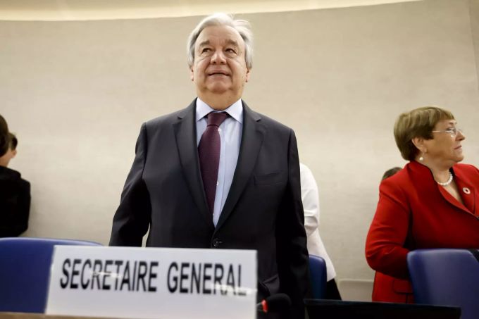 Antonio Guterres, Generalsekretär der Vereinten Nationen, und Michelle Bachelet, Hohe Kommissarin für Menschenrechte der Vereinten Nationen, kommen zur Eröffnung der Sitzung im Europäischen UN-Hauptsitz. Die Menschenrechte sind nach den Worten von UN-Generalsekretär Guterres weltweit unter Beschuss. UN-Menschenrechtsrat