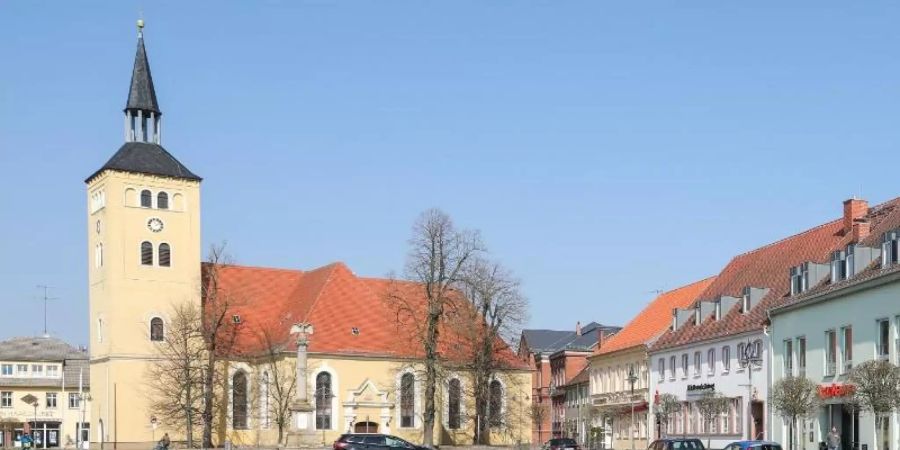 Blick auf dem Markt von Jessen. Wegen der hohen Anzahl von Coronavirus-Infizierten stehen zwei Ortsteile der Stadt Jessen (Elster) in Sachsen-Anhalt unter Quarantäne. Foto: Jan Woitas/dpa-Zentralbild/dpa