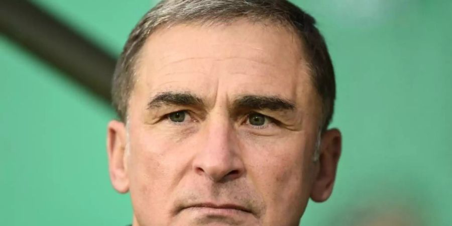 Hat ein Spezialtraining mit den Offensivspielern der U-Teams absolviert: Stefan Kuntz. Foto: Patrick Seeger/dpa