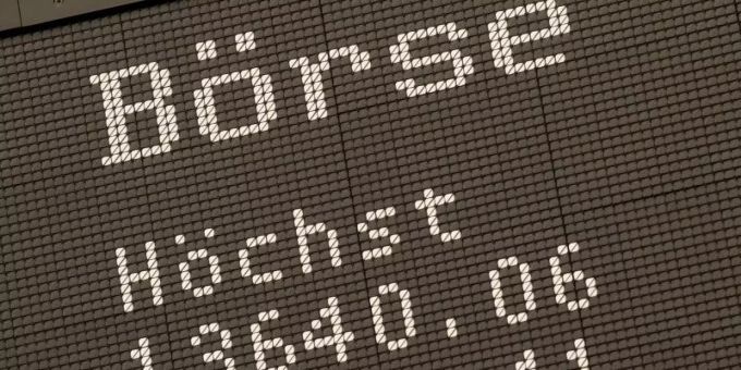 Der deutsche Leitindex erreichte am Mittwoch im frühen Handel bei 13.640 Punkten einen Höchststand und übertrumpfte damit seine bisherige Bestmarke vom 23. Januar 2018. Foto: Boris Roessler/dpa Der deutsche Leitindex erreichte am Mittwoch im frühen Handel bei 13.640 Punkten einen Höchststand und übertrumpfte damit seine bisherige Bestmarke vom 23. Januar 2018. Foto: Boris Roessler/dpa