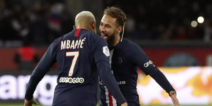 Kylian Mbappe (l) und Neymar wollen beide bei den Olympischen Spielen dabei sein. Foto: Thibault Camus/AP/dpa Kylian Mbappe (l) und Neymar wollen beide bei den Olympischen Spielen dabei sein. Foto: Thibault Camus/AP/dpa