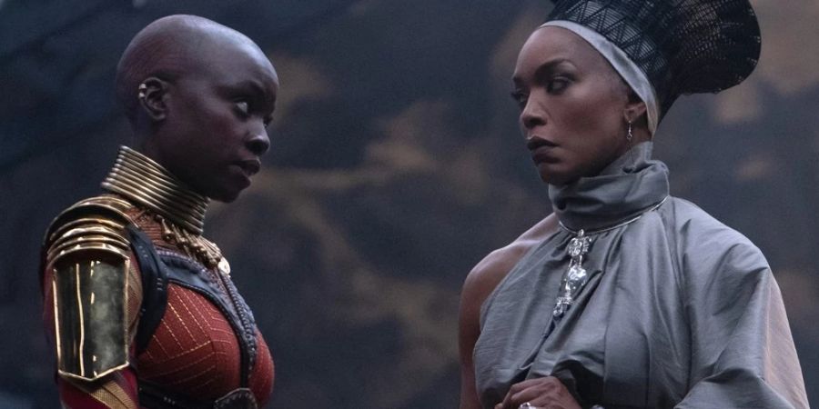 Danai Jekesai Gurira (l.) und Angela Bassett in «Black Panther: Wakanda Forever».